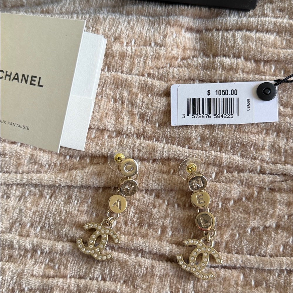 Chanel dangle earrings - Picture 4 of 5
